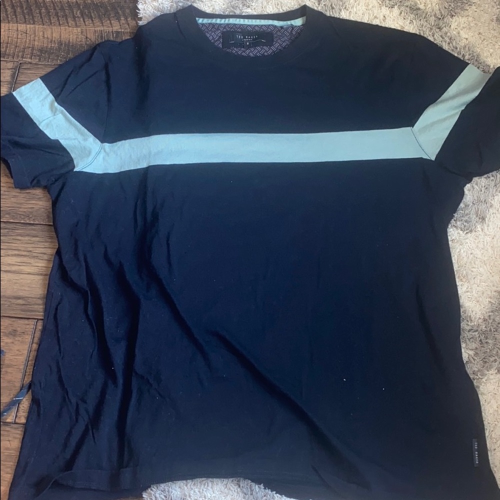 Men’s size 5 Ted baker tshirt